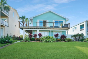 Ocean Views Retreat! Renovated Apt with Beach Bikes!